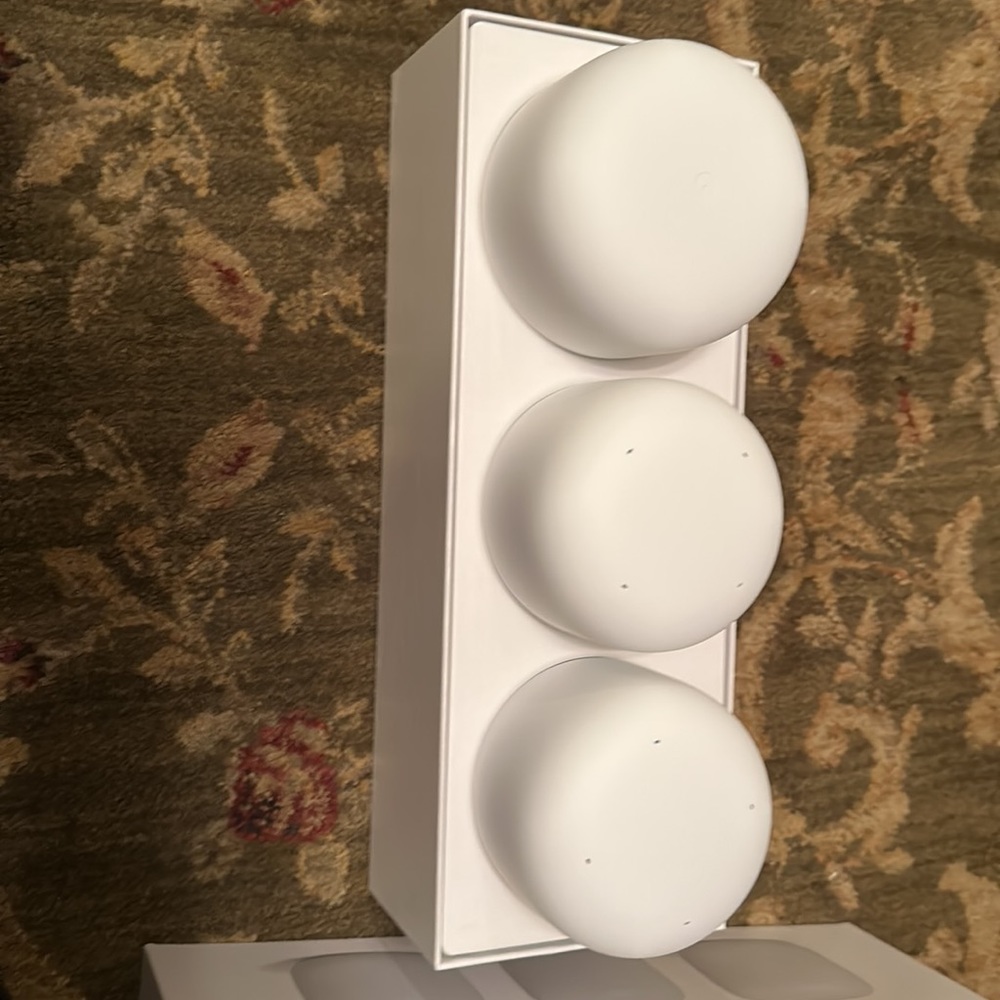 Google Nest Wifi- Router and 2 points - Picture 6 of 8